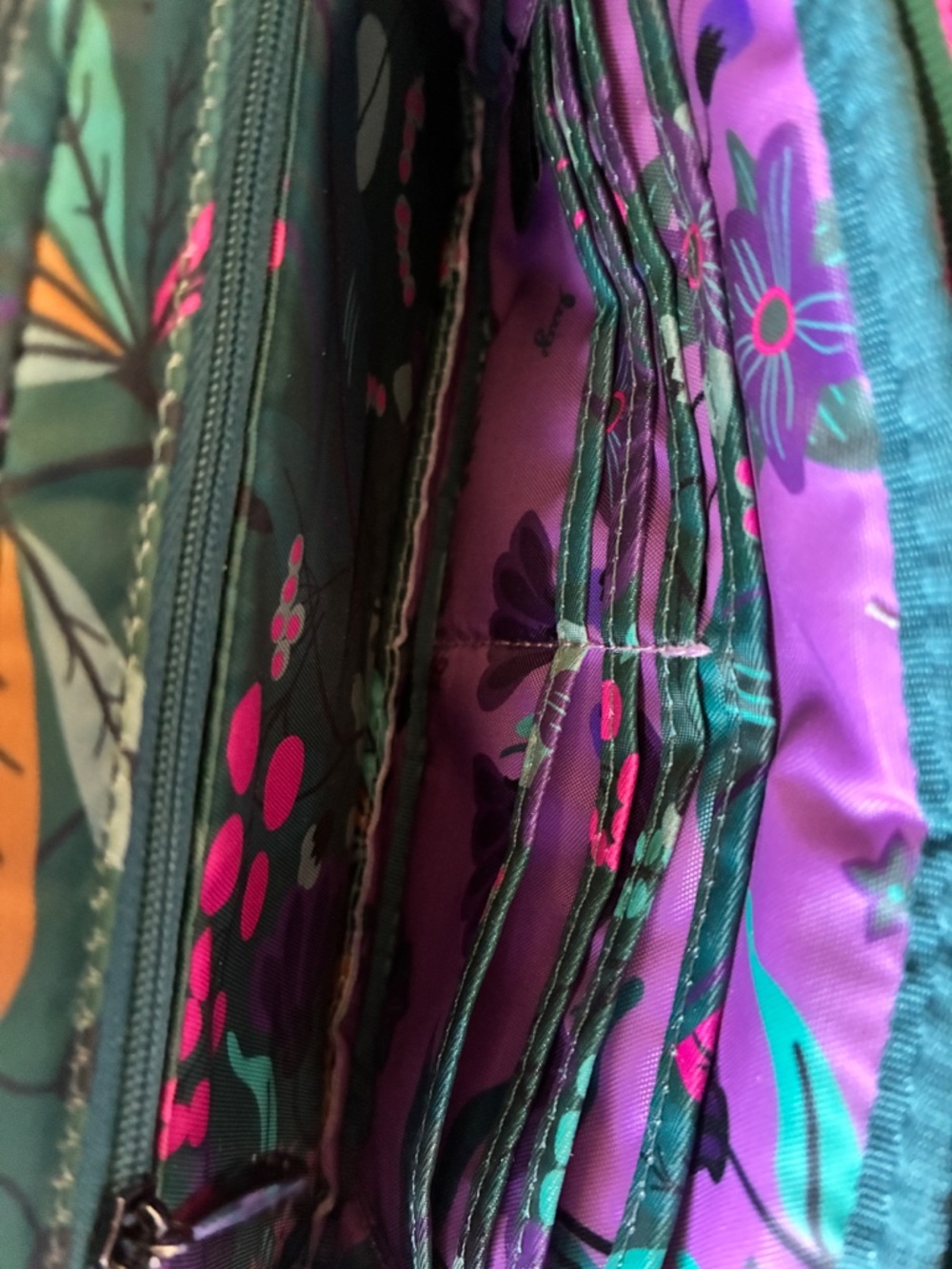 New Without Tags Lug Wrangler Crossbody in Evermore Flora Green - Picture 2 of 4